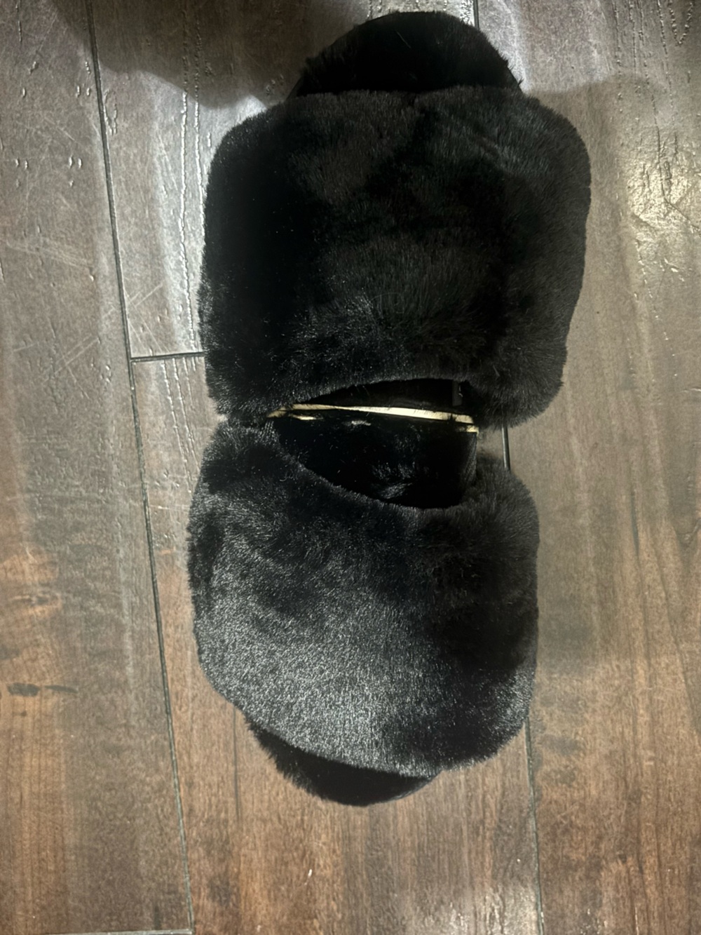 NWOT SKIMS fuzzy slippers• ONYX • 37